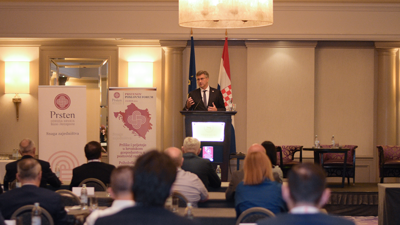 Plenković: Nacija koja želi biti konkurentna i probitačna se cijepi